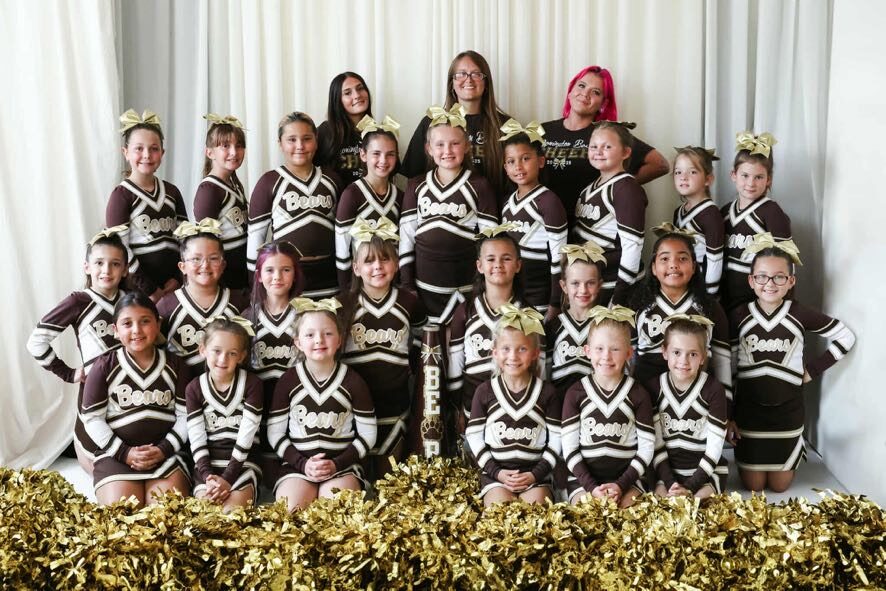 Stonington Bears cheer photo 10