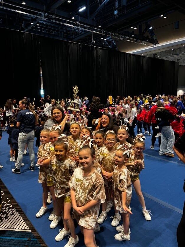 Stonington Bears cheer photo 23
