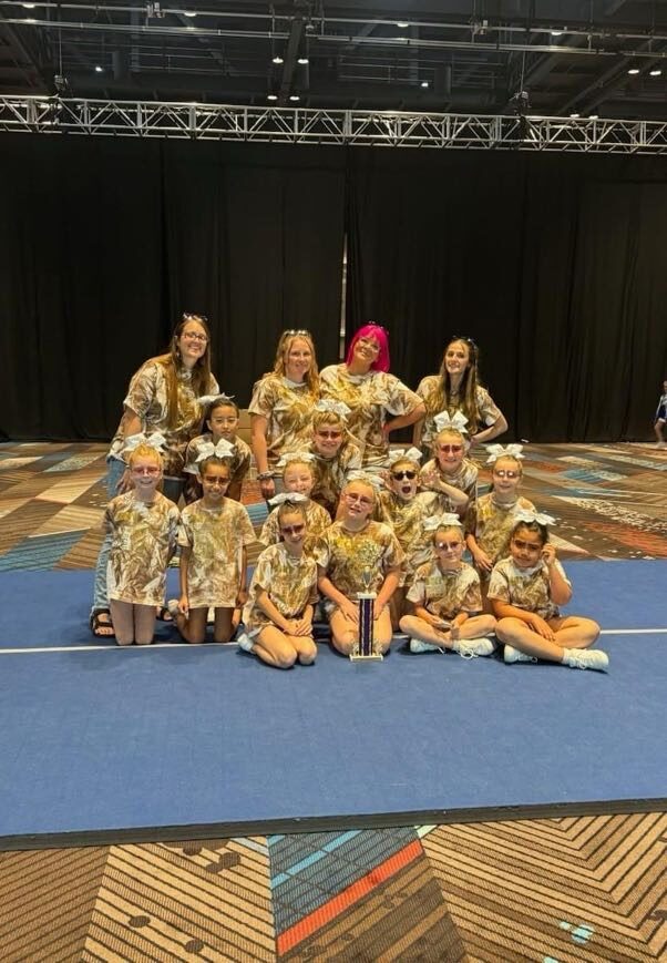Stonington Bears cheer photo 26